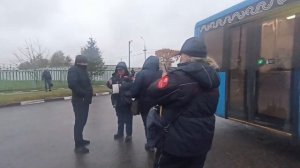 Жесткий беспредел контролеров ГКУ у метро "Теплый стан". Провоз пассажиров на конечную станцию.