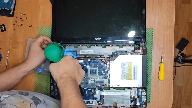 Разборка ноутбука acer aspire e1-571|571g, замена клавиатуры и матрицы, чистка системы охлаждения смотреть онлайн