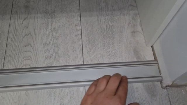 Встроенный шкаф-купе со стеклянными дверьми белого цвета | Lacobel | от Мастерской Мебели. смотреть онлайн