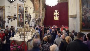 Армения. Эчмиадзин.  Церковная служба начинается.