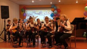 12.  Однозвучно звенит колокольчик