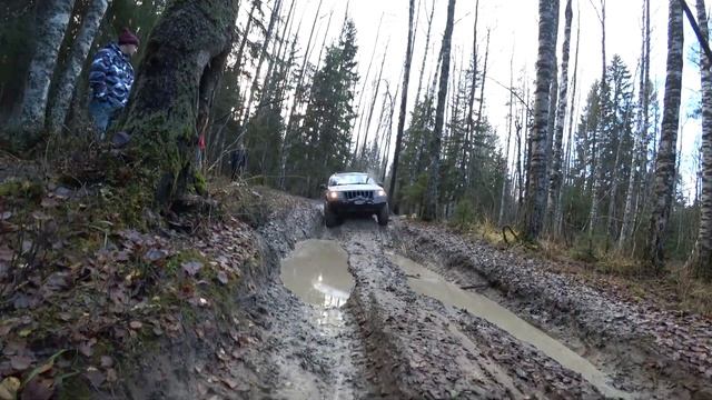 Сравнение Jeep Grand Cherokee WJ и Jeep Cherokee KJ на бездорожье