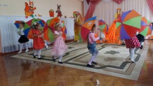 танец с зонтиками (девочки,  средняя группа)
