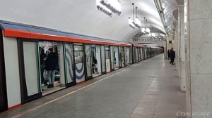 На станции КУРСКАЯ Московского метро/At the KURSKAYA station of the Moscow metro