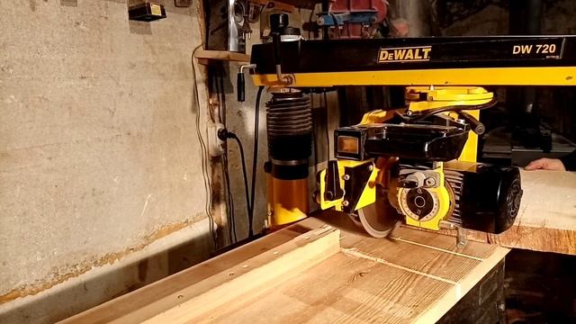 Радиально-консольная пила DeWALT DW- 720 смотреть онлайн