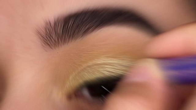 HUDA BEAUTY MATTE & MELTED SHADOW Tutorial смотреть онлайн