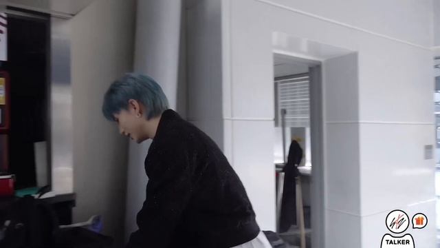 Hyunjin blue hair clips for edits смотреть онлайн