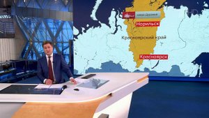 Вертолет Ми-8 совершил вынужденную посадку на озере в тундре