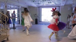 Песня Зимушка-Зима (потолок ледяной, дверь скрипучая...)