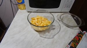 Как я готовлю картошку и лук в микроволновке. Кухня холостяка.