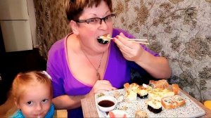 мукбанг/Суши, Роллы/Семейный Мукбанг/обжор и разговоры на камеру/Mukbang sushi and rolls/