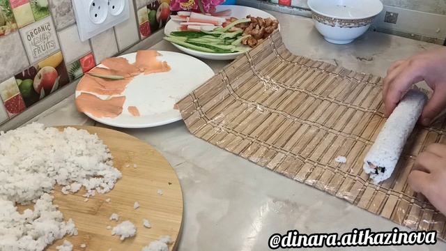 Үй жағдайында өте оңай ролл дайындаймыз. Роллы. Суши. Sushi . Рецепт суши. Как приготовить роллы. смотреть онлайн