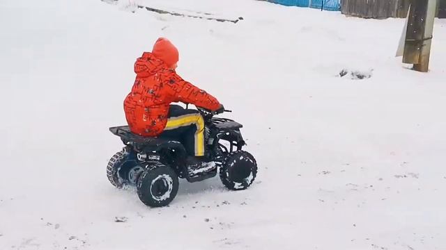 Детский квадроцикл MINI GRIZZLYK смотреть онлайн