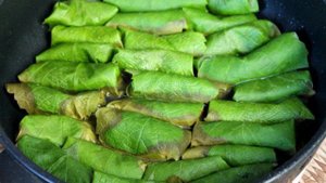 Долма с фаршем из баранины и говядины.