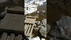 Катер ТБС РУСИЧ выходит через лед весна 2019