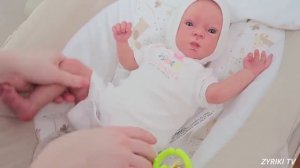 Реборн Оля/ Baby doll reborn /кормим молочком и переодеваем / Зырики ТВ