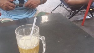 Пьём вьетнамский сок из сахарного тростника в Нячанге ? ? ?? ? ? ? ?