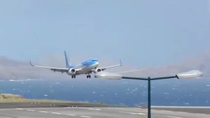 Плохая посадка Самолета. Bad Weather Сrazy landing TUIfly