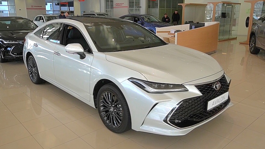 Toyota Avalon 2015 vs Toyota Camry 2015