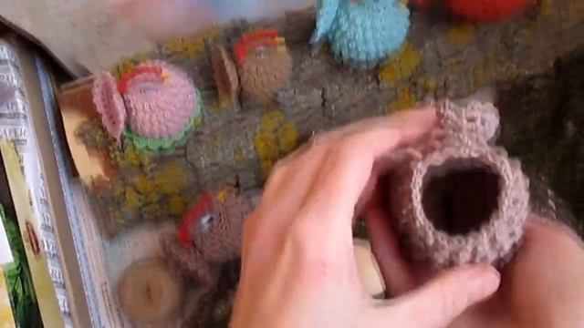 Курочка с сюрпризом вязание крючком | Crochet Chicken Pattern | Сандра Мастерица