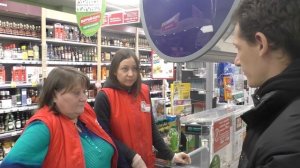 Пьяный охранник Пятерочки? Вызывай милицию / Камеры у них заберите