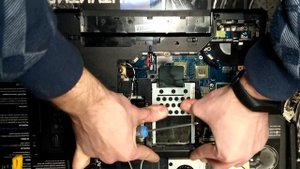 Lenovo G565 - Частичная разборка. Чистка и замена термопасты.