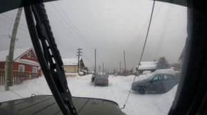 Блондинка за рулём УАЗ.