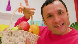 Челлендж Три Маркера и Сквозь стену | Майя и Маша | Детские песни