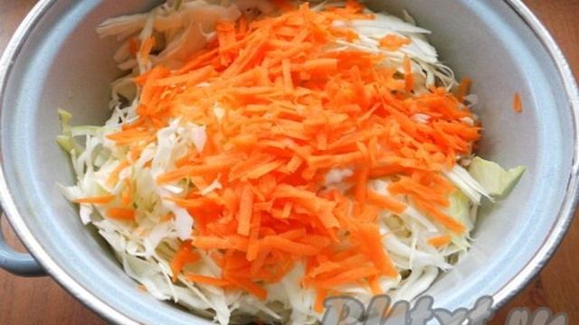 Капуста, маринованная с перцем и помидорами