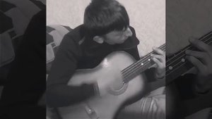 Уронил букет на паркетный пол