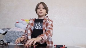 Учу делать трюки на фингер самокате, фингер ВМХ, и фингер борде.