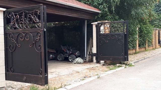 Складные распашные ворота 6000х2000 с кованым заполнением смотреть онлайн