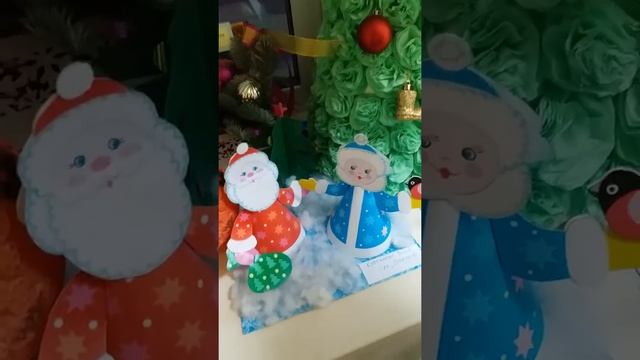 Выставка новогодних поделок в детском саду.