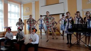 11 - А) Говорила мама мне про любовь обманную)