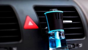 Недорогой держатель телефона в автомобиль с креплением в решетку вентиляции