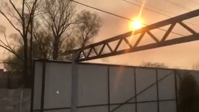 Монтаж столбов и продольных ферм для каскадного автомобильного навеса в селе  Рожевка