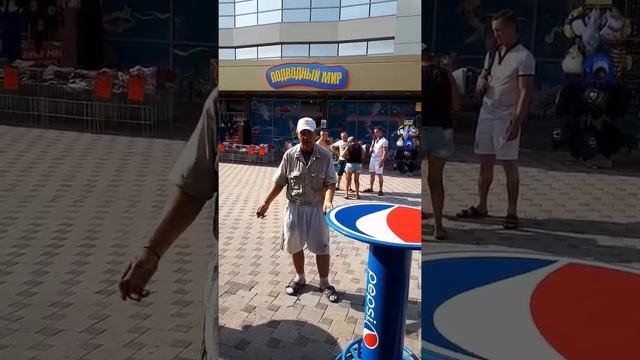 Индийская звезда даёт концерт на набережной Анапы ??? смотреть онлайн