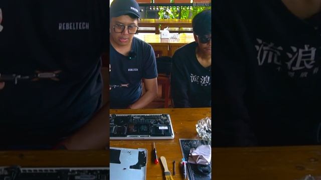 Indonesian Friend Joins for Macbook Pro Thermal Paste Replacement смотреть онлайн