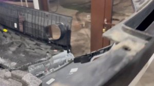 Hyundai Palisade установили сетку в решетку радиатора. Сетка принимает на себя удары мелких камней.