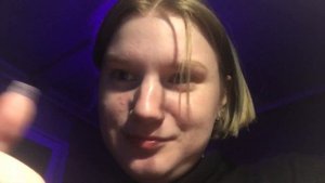 ?делаю ногти в 13 лет сама себе????