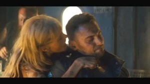 Чтобы человечество выжило на секретной планете, ученые превращают заключенных в монстров