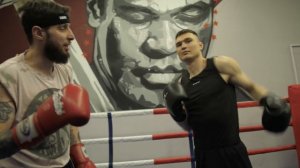 Уклоны и нырки. Защита от ударов. Школа бокса. Серия 9.