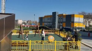 Детские площадки. Их во дворе несколько