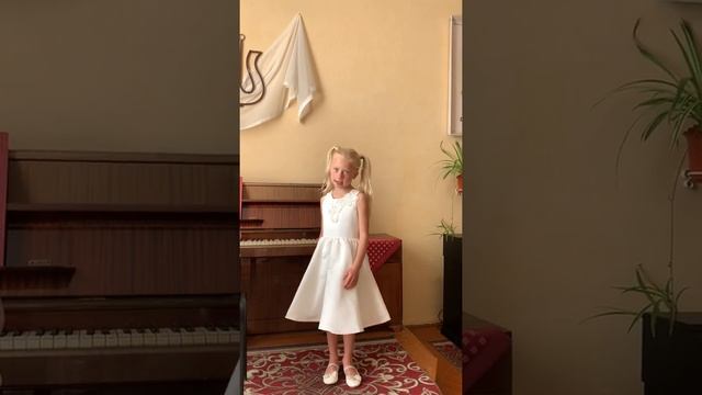 Чол Анна 8 років "Сім нот" сл.Н.Кулик. муз. А Мигай смотреть онлайн