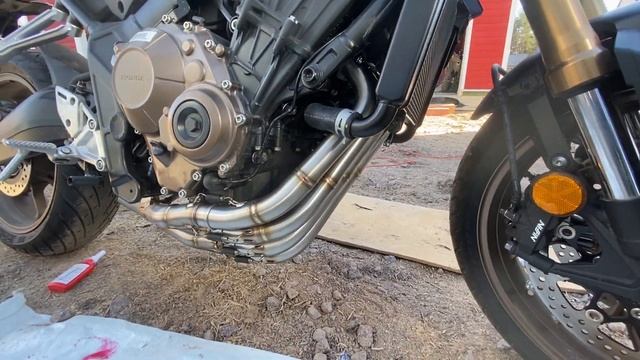 Поехали ставить прямоток LeoVince и Arrow на Honda CB650R