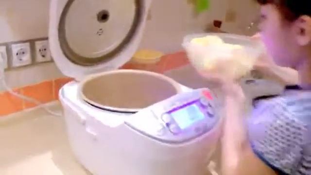 Курица в мультиварке рецепт куриных ножек в мультиварке с картошкой смотреть онлайн