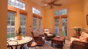 Дом из кирпича в колониальном стиле восхищает своим дизайном