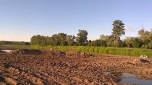 Уфа Иглинский район с.Кальтовка. Воруют песок с пляжа реки Сим!