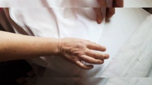 Как пришить ленту регилин.
Как подшить низ кренолиновой лентой.
Как подшить свадебное платье .