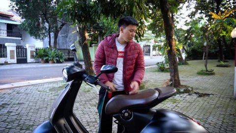 VESPA 946 EMPORIO ARMANI